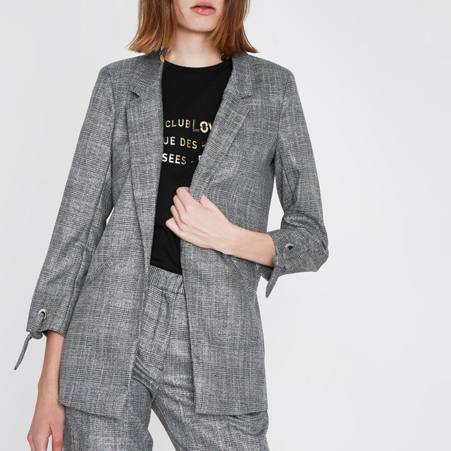 4 gợi ý để mặc blazer kẻ trẻ trung và hợp mốt - Ảnh 3.