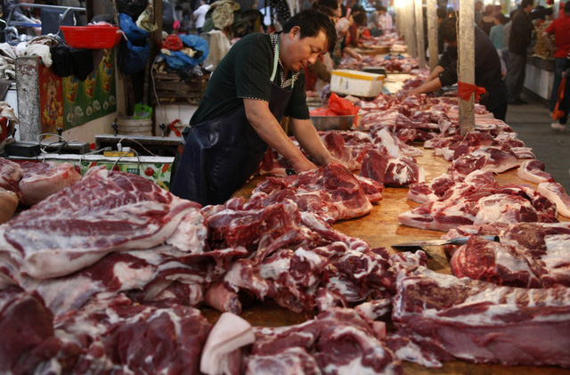 Thịt an toàn trong siêu thị đắt khách - Ảnh 1.