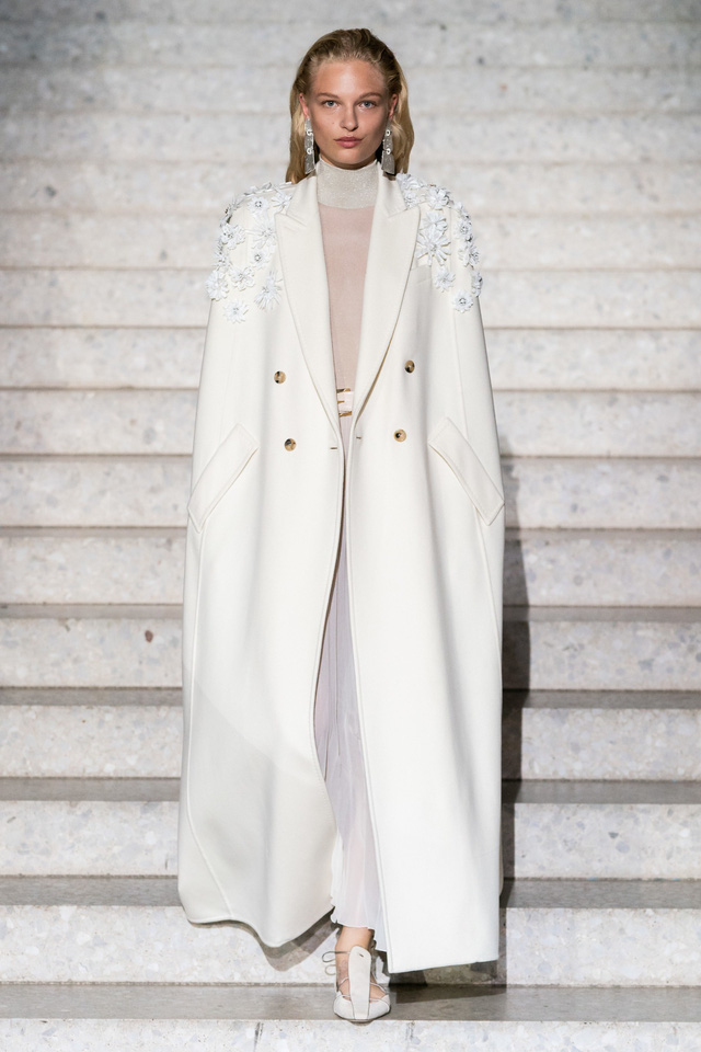 BST Resort 2020 của Max Mara: vẻ đẹp vượt thời gian - Ảnh 14.