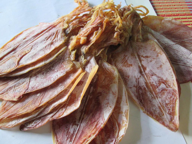 Tránh mua nhầm mực khô tẩm hóa chất - Ảnh 2.