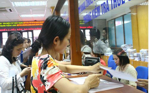 Thủ tục thuế nhiêu khê góp phần "níu chân" sức cạnh tranh của Việt Nam.<br>