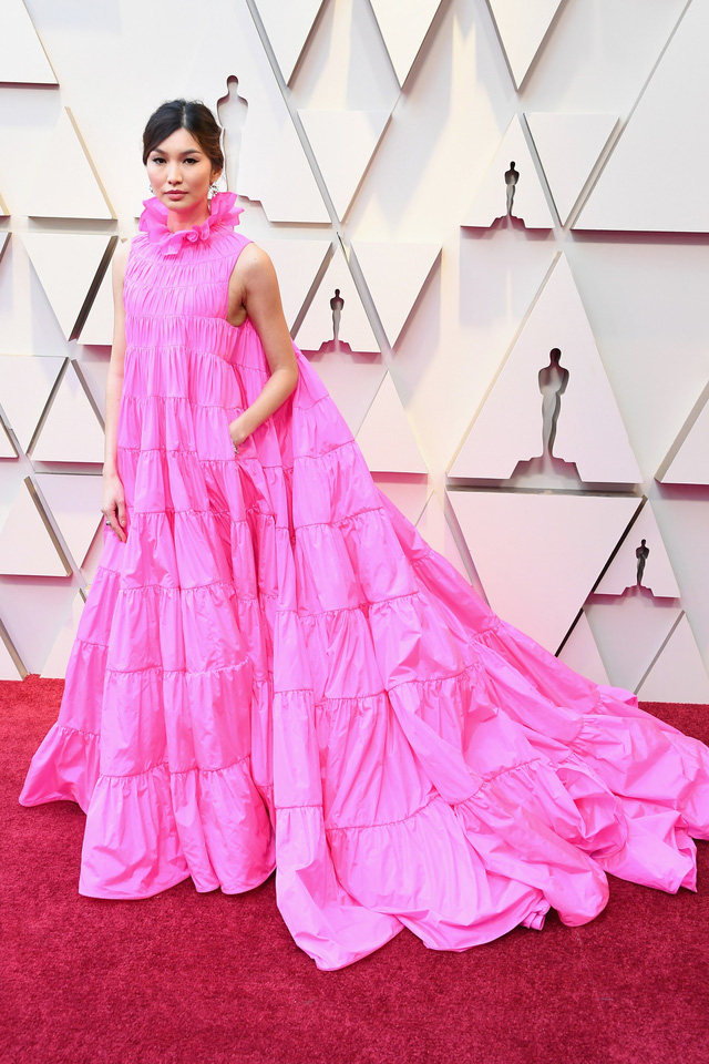 Thảm đỏ Oscar 2019: 10 bộ cánh gây ấn tượng nhất - Ảnh 4.