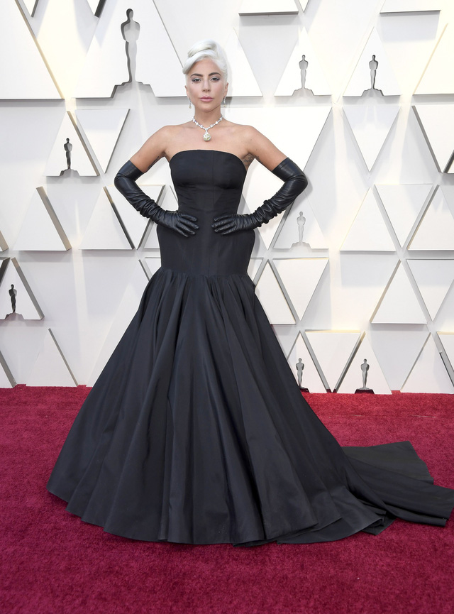 Thảm đỏ Oscar 2019: 10 bộ cánh gây ấn tượng nhất - Ảnh 9.