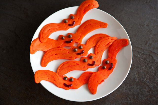 Vào bếp trổ tài cho tiệc Halloween tại nhà - Ảnh 4.
