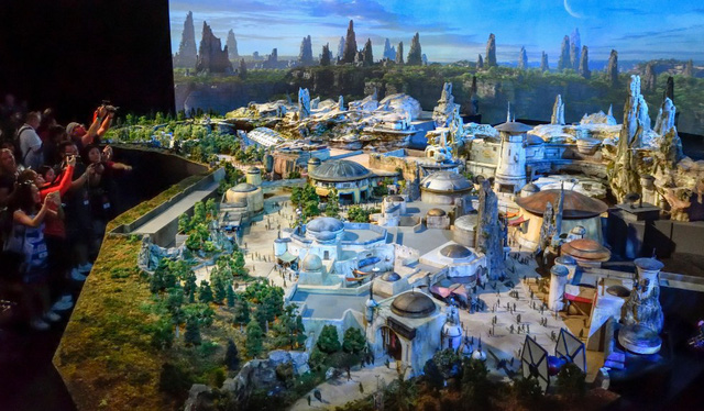 Mua v&eacute; sớm để gh&eacute; thăm c&ocirc;ng vi&ecirc;n Star Wars - Ảnh 10.