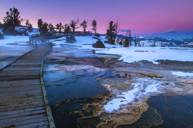 Grand Prismatic Springs: những gam màu tuyệt đẹp trong làn khói - Ảnh 11.