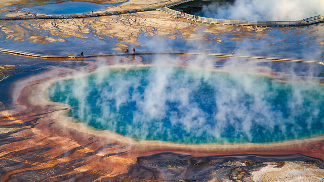Grand Prismatic Springs: những gam màu tuyệt đẹp trong làn khói - Ảnh 2.