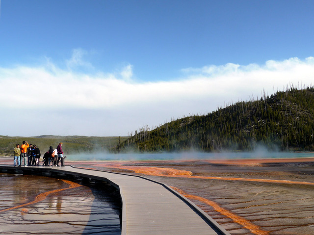Grand Prismatic Springs: những gam màu tuyệt đẹp trong làn khói - Ảnh 4.