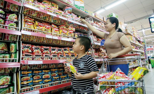 Lãi suất cho vay giảm, niềm tin của người tiêu dùng và nhà đầu tư đều hồi phục đã làm cho tăng trưởng tín dụng ước tính tại thời điểm giữa năm 2015 đạt 17,1% so với cùng kỳ.<br>