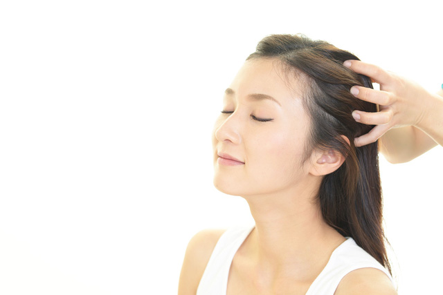 9 lưu ý chăm tóc mùa hanh khô - Ảnh 4.