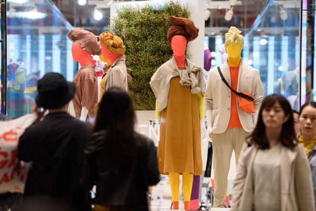Uniqlo sẽ ra mắt BST làm bằng chất liệu nhựa tái chế - Ảnh 1.