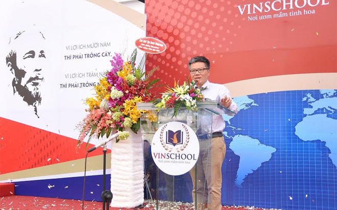 GS. Ngô Bảo Châu cùng học sinh Vinschool khai trường