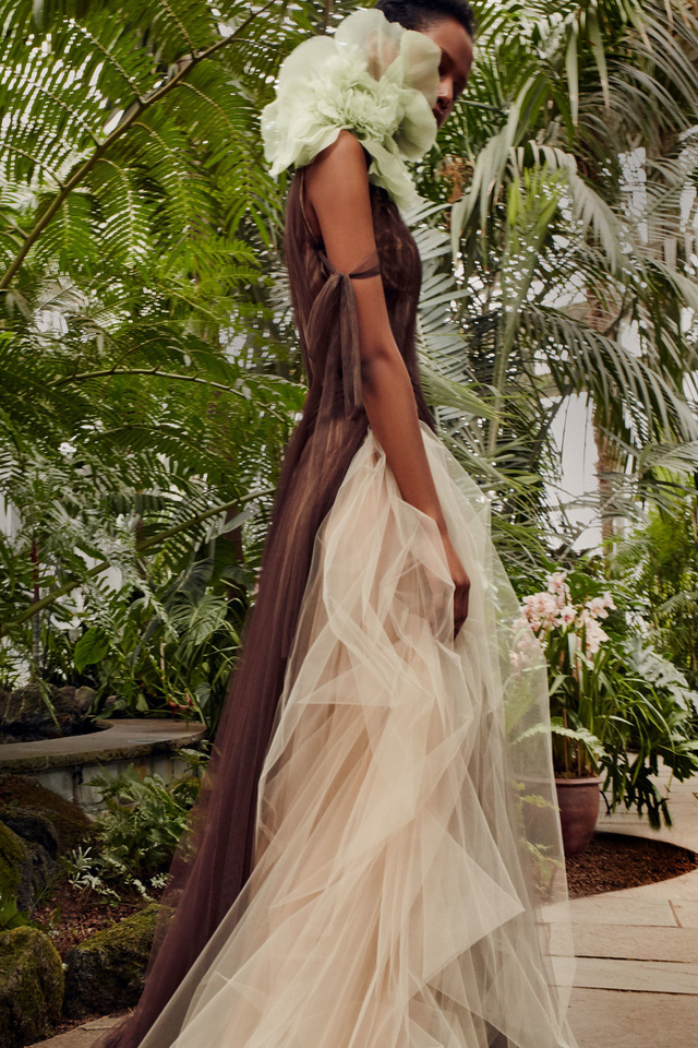 BST váy cưới Xuân – Hè 2020 của Vera Wang: đẹp 360 độ - Ảnh 2.