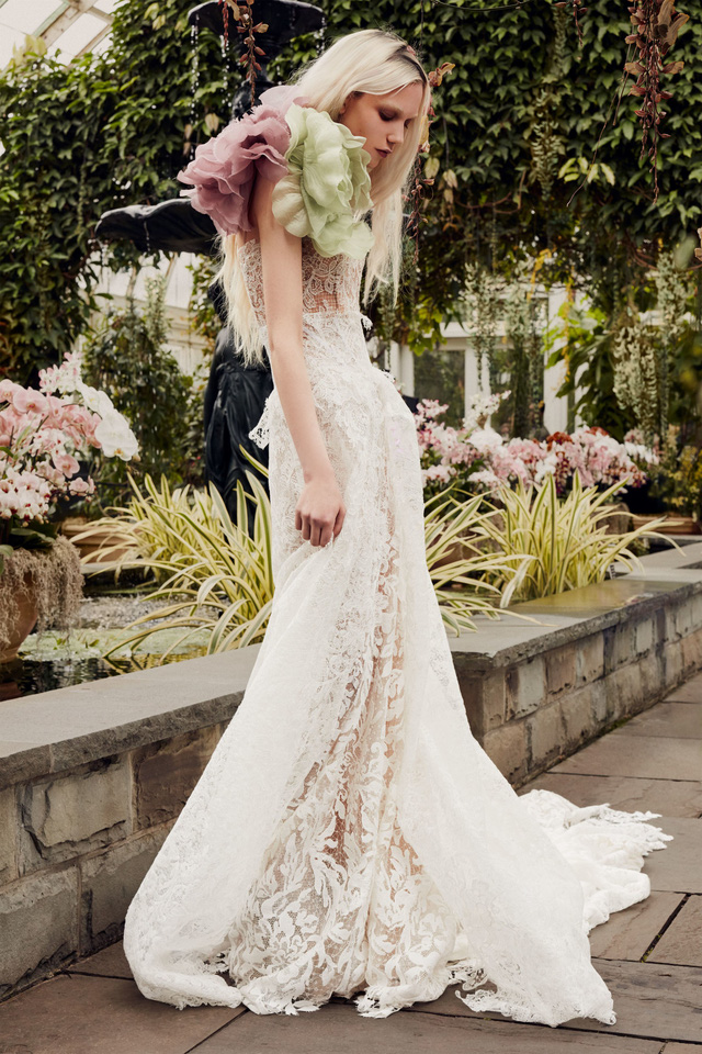 BST váy cưới Xuân – Hè 2020 của Vera Wang: đẹp 360 độ - Ảnh 7.