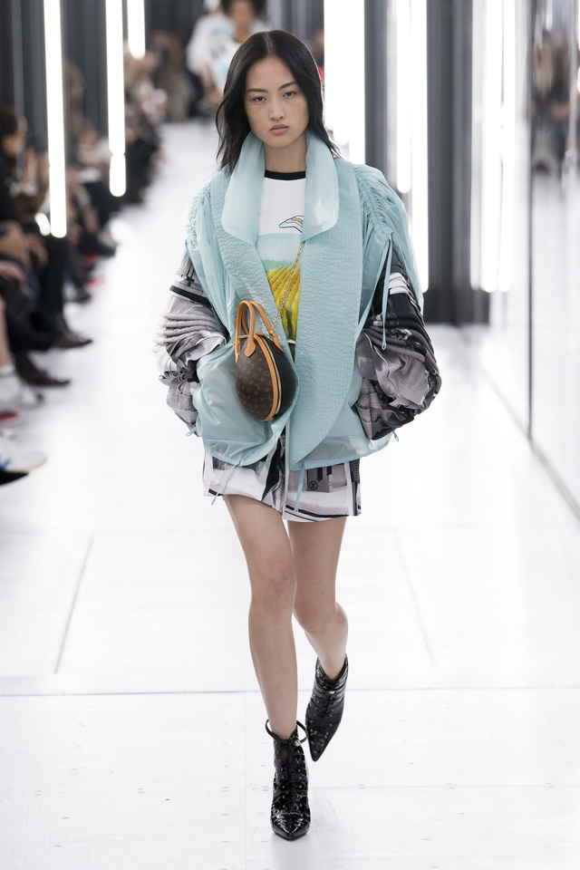BST Xuân – Hè 2019 của Louis Vuitton: cái nhìn tươi sáng về tương lai - Ảnh 3.