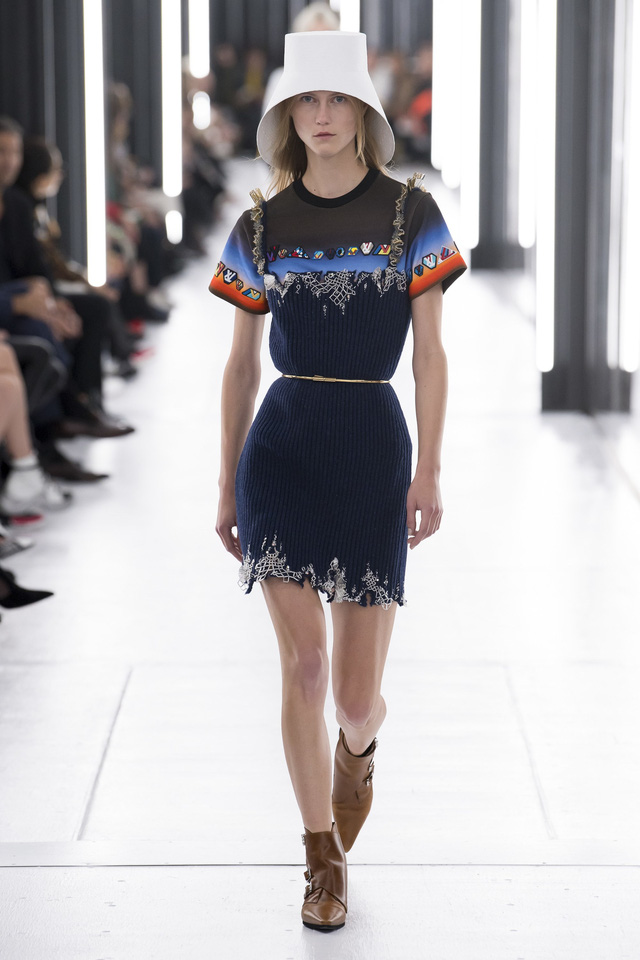 BST Xuân – Hè 2019 của Louis Vuitton: cái nhìn tươi sáng về tương lai - Ảnh 12.