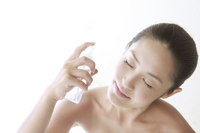 Bí mật bên trong chai xịt khoáng - Ảnh 2.
