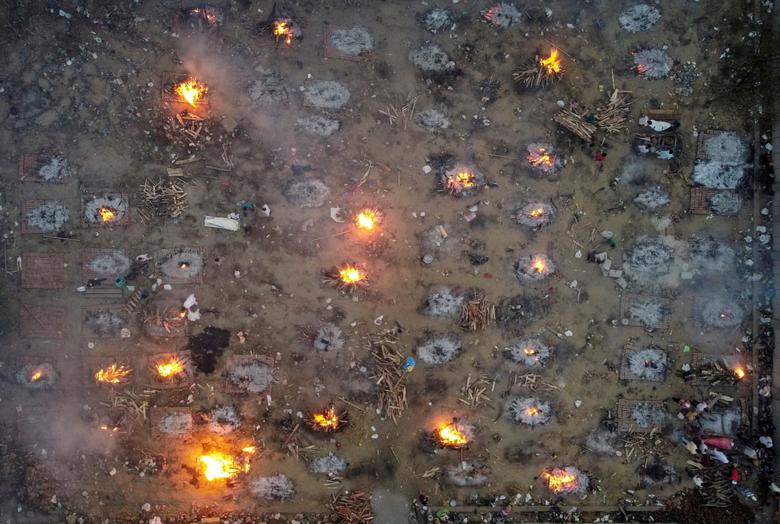 Quang cảnh một cơ sở thi&ecirc;u x&aacute;c nh&igrave;n từ tr&ecirc;n cao - Ảnh: Reuters.