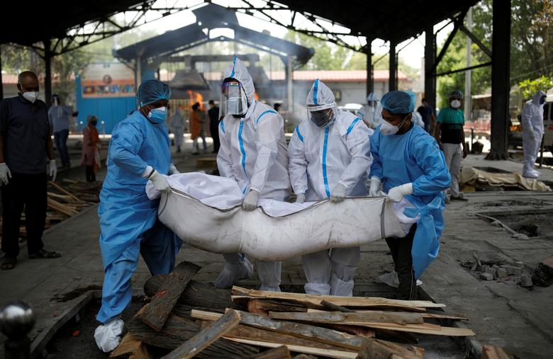 C&aacute;c cơ sở thi&ecirc;u x&aacute;c ở Ấn Độ đang rơi v&agrave;o t&igrave;nh trạng qu&aacute; tải - Ảnh: Reuters