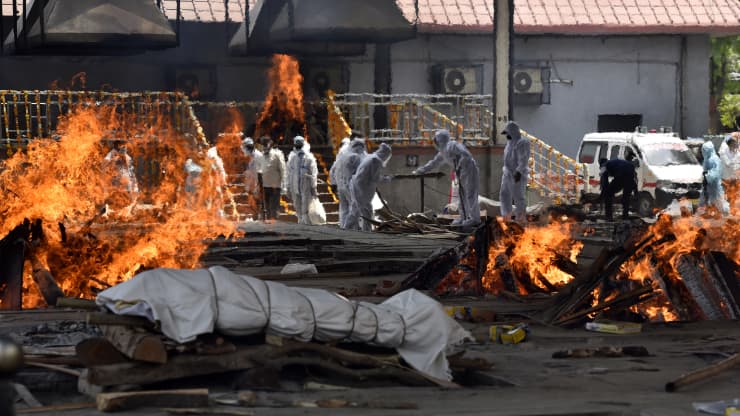 Thi&ecirc;u x&aacute;c bệnh nh&acirc;n Covid-19 ở New Delhi, Ấn Độ h&ocirc;m 23/4 - Ảnh: Reuters. &nbsp;