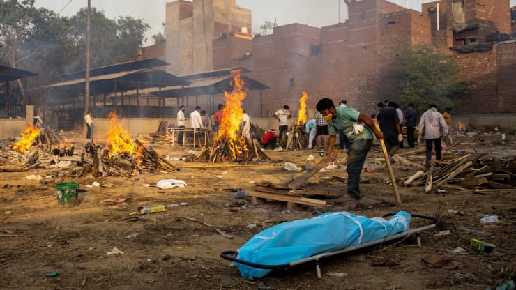 Thi&ecirc;u x&aacute;c bệnh nh&acirc;n tử vong v&igrave; Covid ở New Delhi, h&ocirc;m 22/4 - Ảnh Reuters.