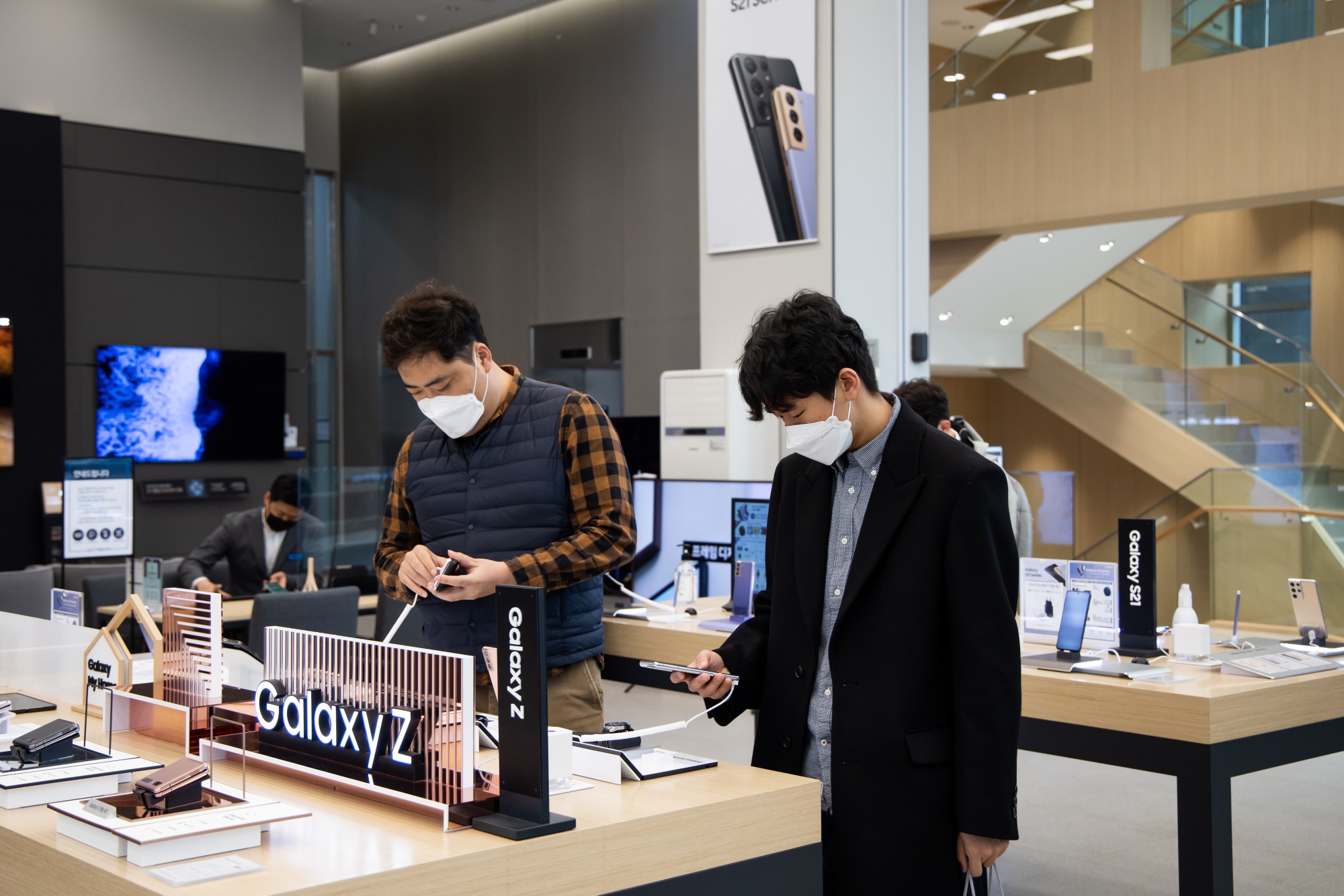 Samsung báo lợi nhuận vượt dự báo - Ảnh: Getty Images