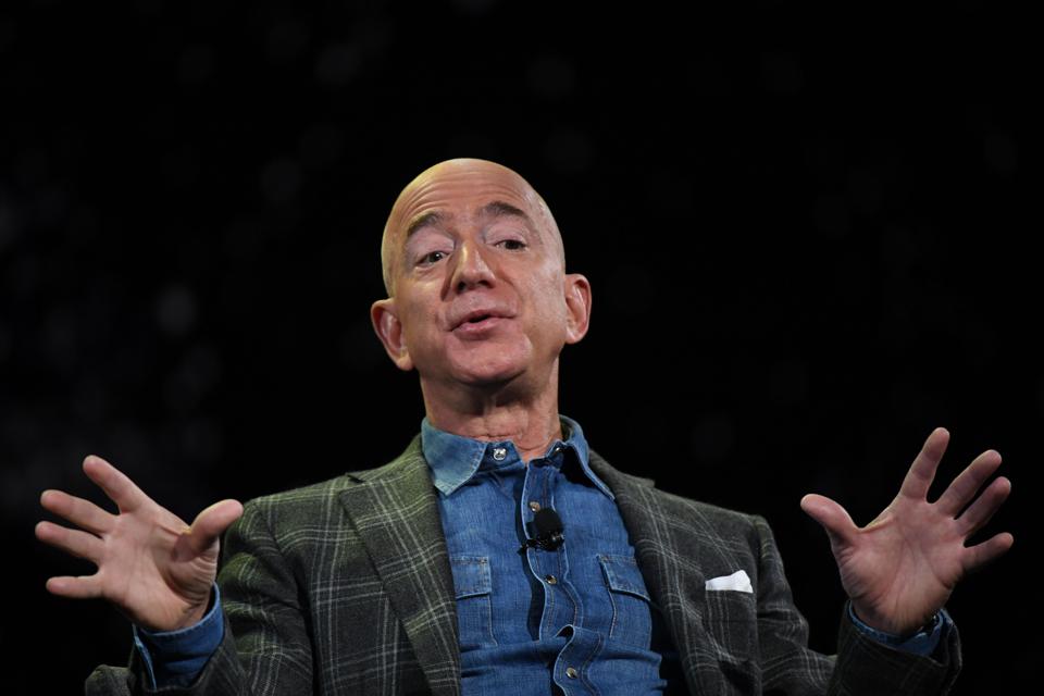 Tài sản của Jeff Bezos lại vượt 200 tỷ USD