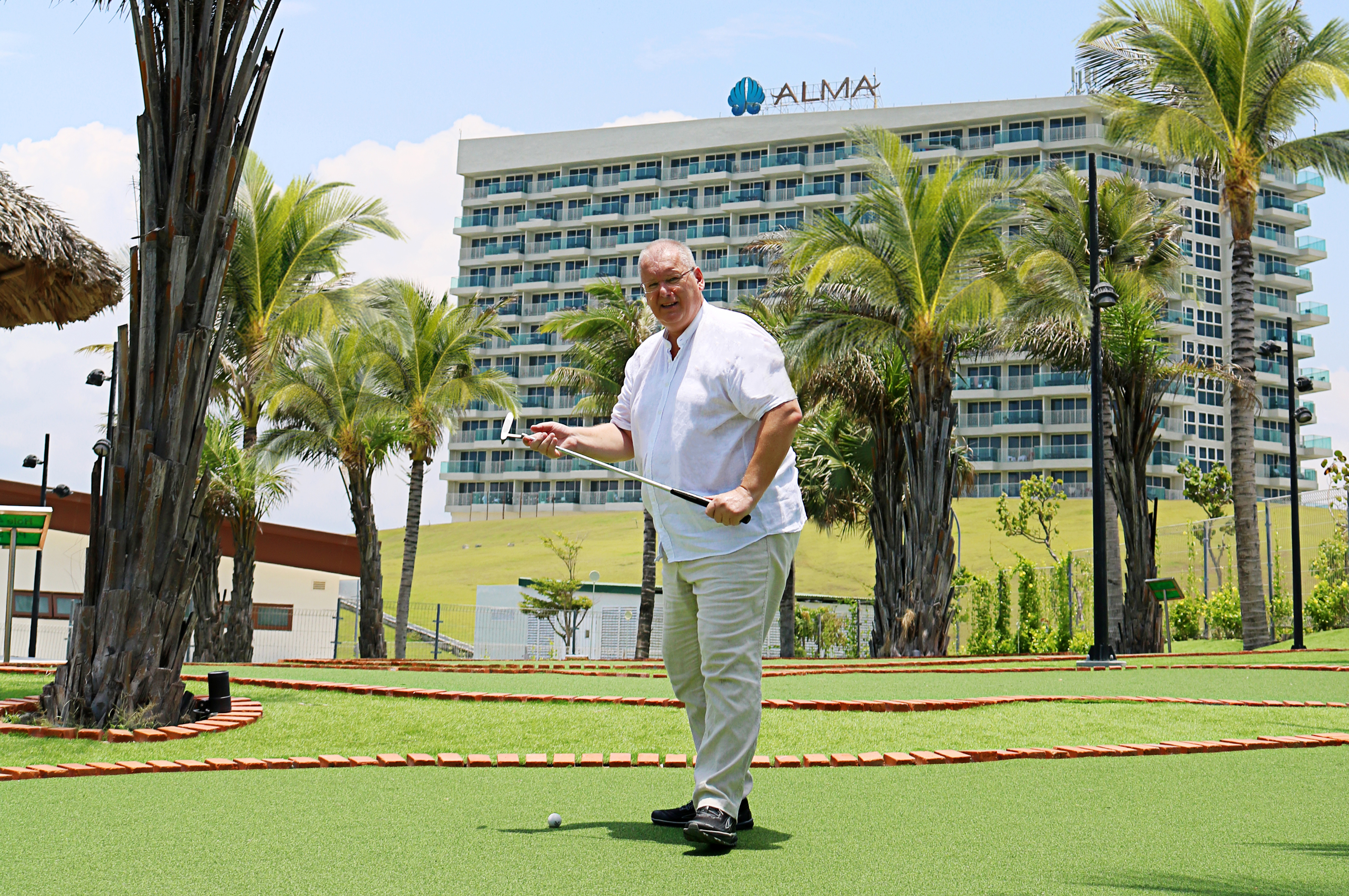 Ông Herbert Laubichler-Pichler, Tổng quản lý (General Manager) Alma Resort Cam Ranh