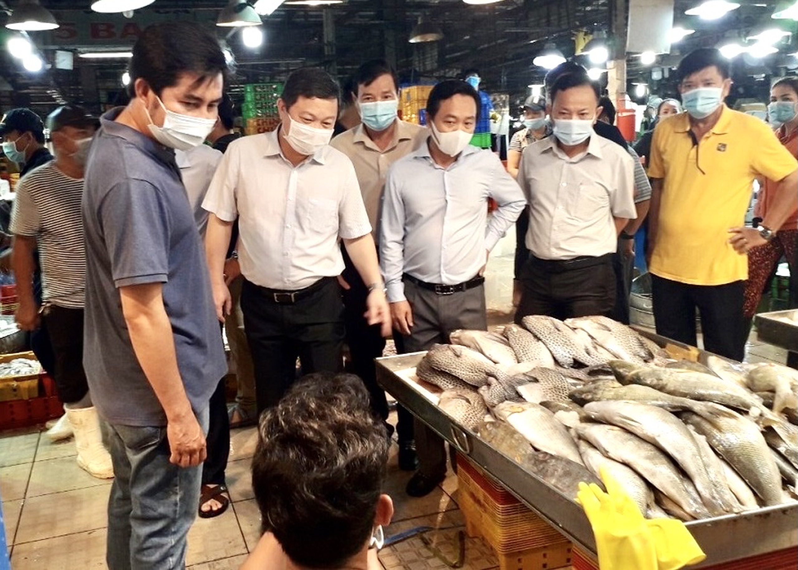 TP.HCM kiểm tra công tác phòng chống dịch Covid-19 tại chợ đầu mối và bến xe