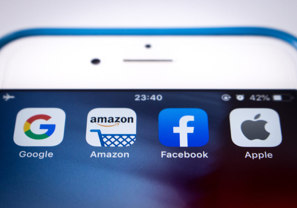 Amazon, Facebook, Netflix kiếm bao nhiêu tiền mỗi phút?