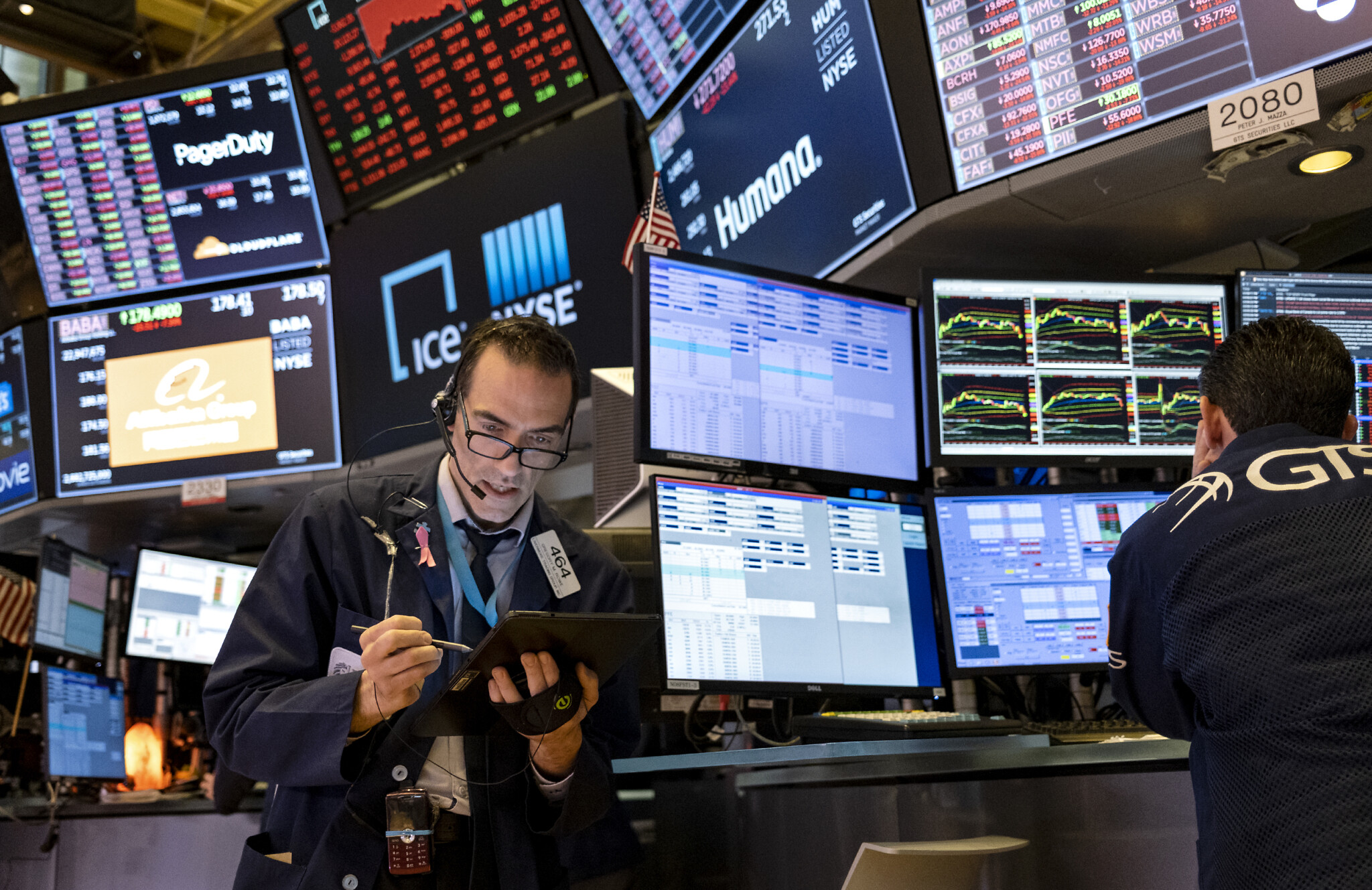 Các nhà giao dịch Pg88vnd dành cho Android và iOS tại Việt Nam trên sàn NYSE ở New York, Mỹ - Ảnh: Reuters.