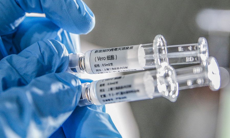 Đề xuất bãi bỏ bằng sáng chế với vaccine Covid-19 đã nhận được nhiều ý kiến trái chiều - Ảnh: AP