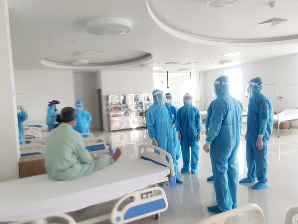 Bệnh viện Bạch Mai cơ sở 2 đ&atilde; chuẩn bị một t&ograve;a nh&agrave; ri&ecirc;ng biệt để tiếp nhận c&aacute;c bệnh nh&acirc;n từ Bệnh viện Bệnh nhiệt đới chuyển đến.