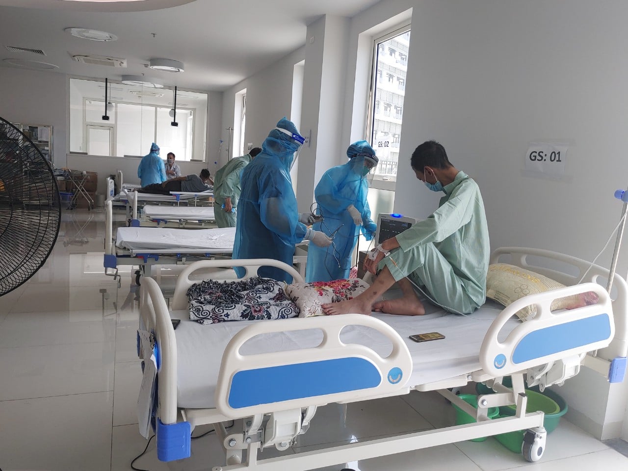 Kh&ocirc;ng chỉ giường bệnh, c&aacute;c trang thiết bị, m&aacute;y m&oacute;c cũng được chuẩn bị kỹ c&agrave;ng.