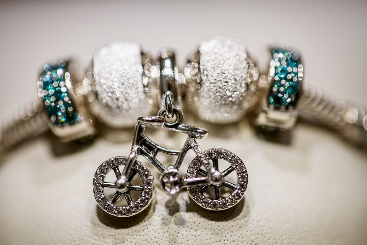 Tuyên bố của Pandora nằm trong chiến lược loại bỏ nguyên liệu thô có liên quan đến phương pháp sản xuất phi đạo đức.