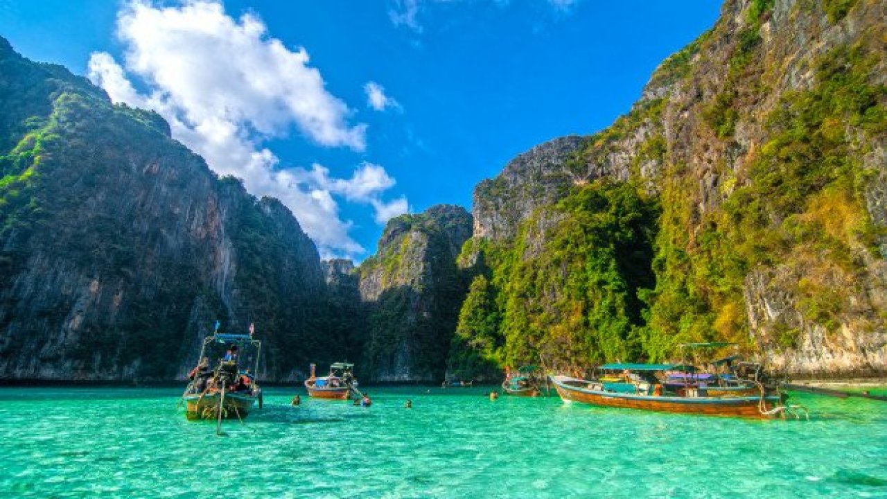 Xứ sở ch&ugrave;a V&agrave;ng đang nỗ lực giảm số ca Covid-19 tại Phuket c&ograve;n 0 để kịp mở cửa đ&oacute;n kh&aacute;ch quốc tế trở lại từ 1/7.