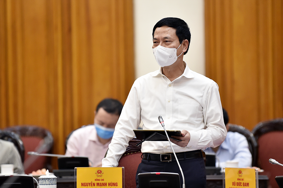 Bộ trưởng Bộ Th&ocirc;ng tin v&agrave; Truyền th&ocirc;ng Nguyễn Mạnh H&ugrave;ng tại cuộc l&agrave;m việc - Ảnh: VGP.