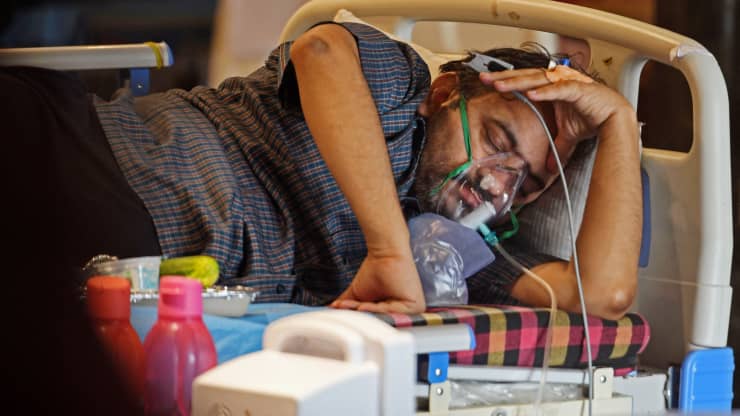Một bệnh nhân Covid-19 ở New Delhi, Ấn Độ, ngày 10/5 - Ảnh: Getty/CNBC.