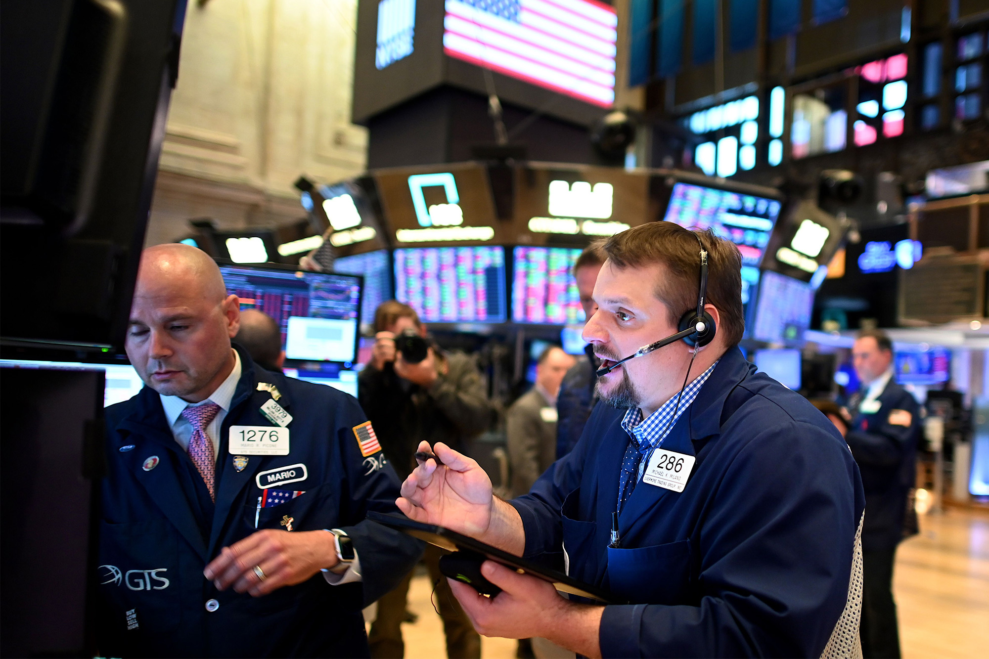 Các nhà giao dịch Pg88vnd dành cho Android và iOS tại Việt Nam trên sàn NYSE ở New York, Mỹ - Ảnh: Reuters.