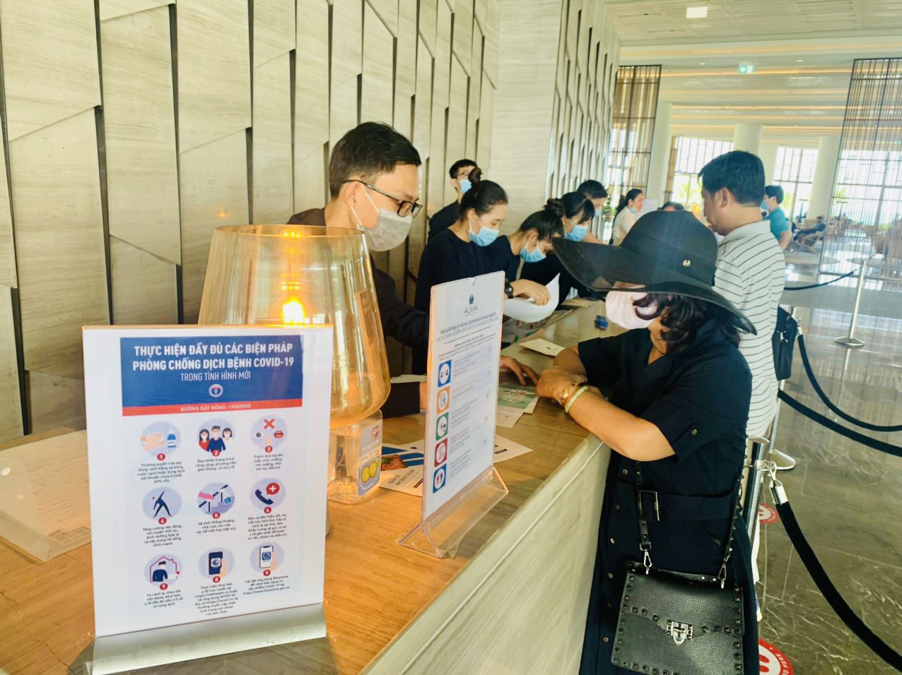 Tất cả cơ sở lưu tr&uacute; du lịch đăng k&yacute; phải thường xuy&ecirc;n tự đ&aacute;nh gi&aacute; v&agrave; cập nhật l&ecirc;n hệ thống an to&agrave;n Covid-19 quốc gia.