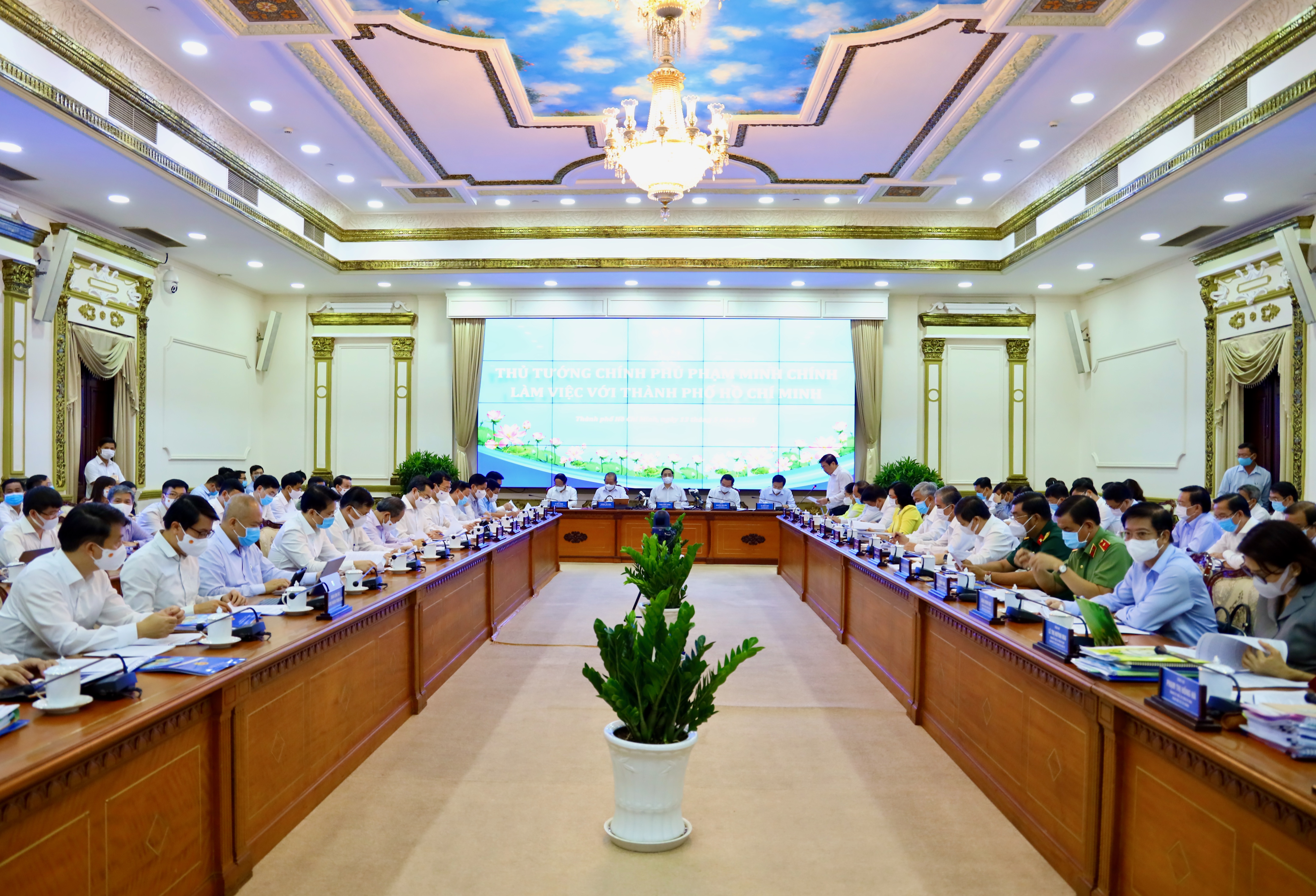 Thủ tướng Phạm Minh Chính tại buổi Pg88hi Thể Thao, Bóng Đá, Casino, Nổ Hũ, Xổ Số với Tp.HCM vào ngày 13/5.