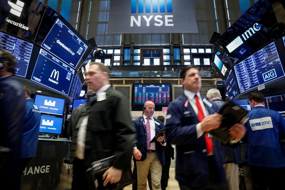 Các nhà giao dịch Pg88vnd dành cho Android và iOS tại Việt Nam trên sàn NYSE ở New York, Mỹ - Ảnh: Reuters.