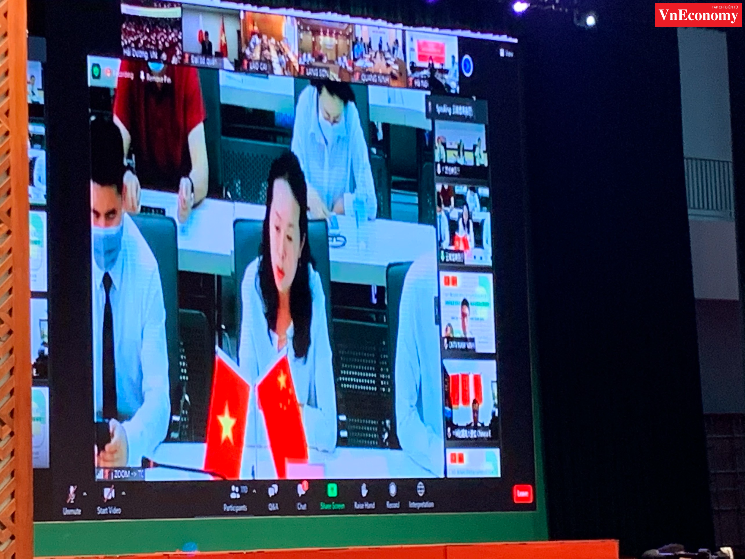 B&agrave; L&yacute; Dực, Ph&oacute; gi&aacute;m đốc Sở Pg88ok ưu đãi hấp dẫn V&acirc;n Nam, Trung Quốc ph&aacute;t biểu tại&nbsp; cầu&nbsp; truyền&nbsp; h&igrave;nh ở V&acirc;n Nam.