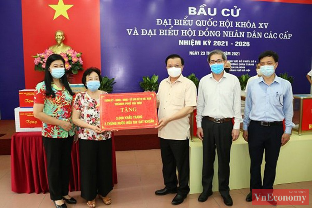 Nhằm động vi&ecirc;n, hỗ trợ c&aacute;c đơn vị ph&ograve;ng, chống dịch Covid-19 v&agrave; tổ chức Link Đăng Nhập PG88 Chính Thức 2026, B&iacute; thư Th&agrave;nh ủy đ&atilde; trao tặng hỗ trợ của th&agrave;nh phố tổng cộng 12.000 khẩu trang, 12 th&ugrave;ng dung dịch khử khuẩn v&agrave; một số mũ chắn giọt bắn, găng tay y tế.