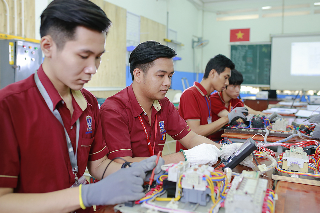 Sự gắn kết giữa nhà trường với các 6Pg88.con độc quyền mỗi ngày sẽ tạo ra được nguồn nhân lực giỏi, có chất lượng và gắn liền với thực tế.