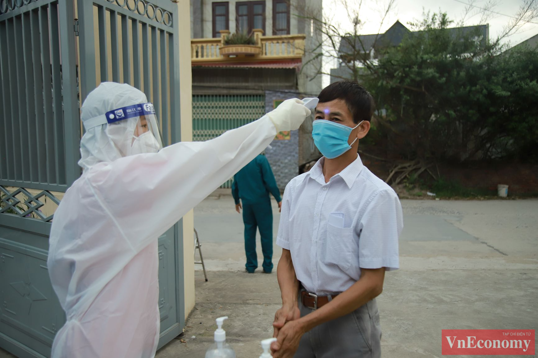 Ngay từ b&ecirc;n ngo&agrave;i cổng khu vực Link Đăng Nhập PG88 Chính Thức 2026, mỗi cử tri đến đều được rửa tay khử khuẩn, đo th&acirc;n nhiệt.
