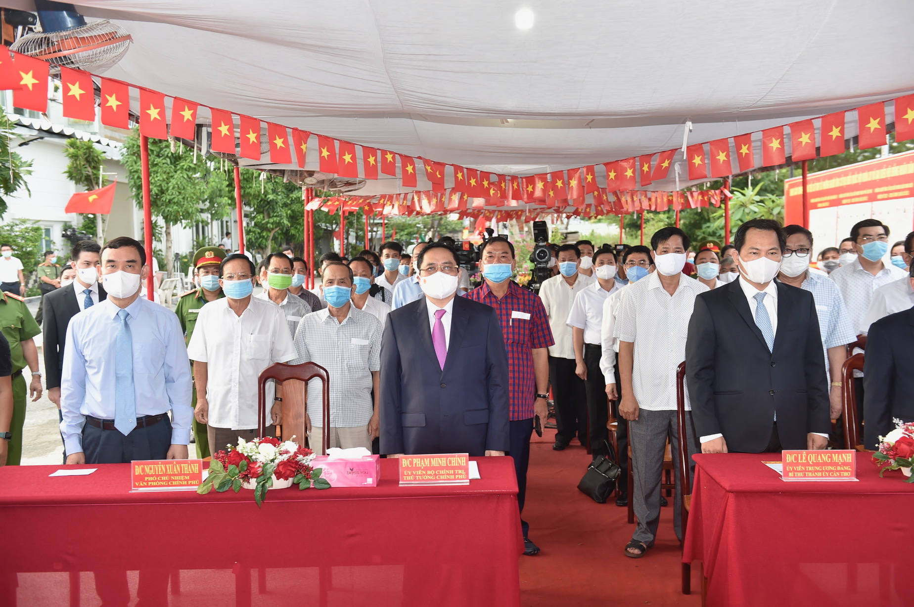 Thủ tướng Ch&iacute;nh phủ Phạm Minh Ch&iacute;nh c&ugrave;ng c&aacute;c đại biểu v&agrave; cử tri thực hiện nghi thức ch&agrave;o cờ, khai mạc Ng&agrave;y Link Đăng Nhập PG88 Chính Thức 2026 tại khu vực bỏ phiếu số 18, phường C&aacute;i Khế, quận Ninh Kiều, TP. Cần Thơ. Ảnh: VGP/Nhật Bắc
