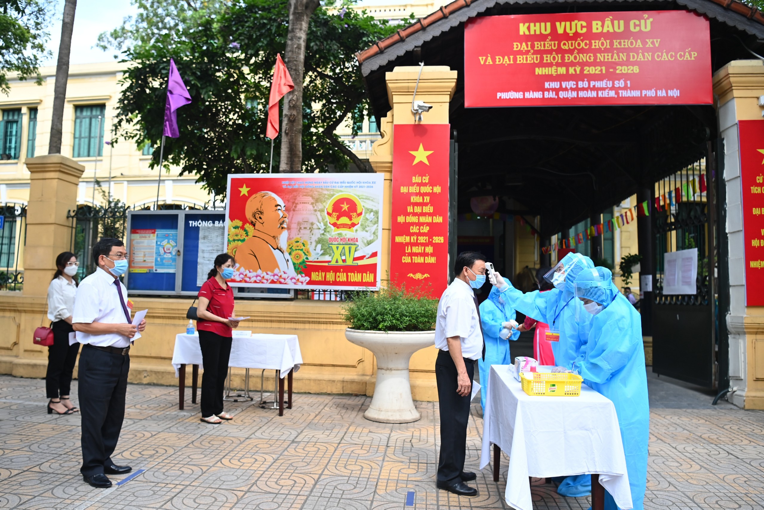 Tr&ecirc;n cả nước, tất cả c&aacute;c điểm Link Đăng Nhập PG88 Chính Thức 2026 đều y&ecirc;u cầu cử tri đeo khẩu trang, đo th&acirc;n nhiệt, rửa tay s&aacute;t khuẩn v&agrave; duy tr&igrave; khoảng c&aacute;ch.&nbsp;Ảnh: Quang Ph&uacute;c.