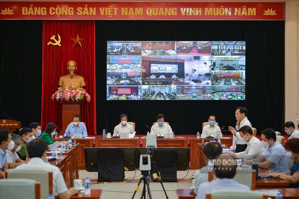 Thi tốt nghiệp THPT: sẽ cân nhắc tổ chức đợt thi thứ 2 với  địa  phương nhiều  F0, F1, F2