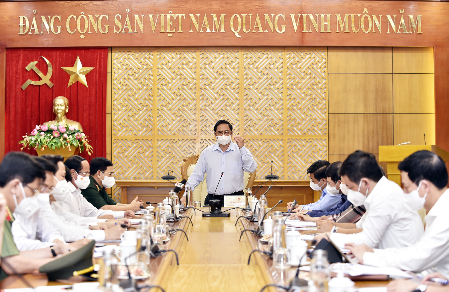 Thủ tướng Ch&iacute;nh phủ Phạm Minh Ch&iacute;nh ph&aacute;t biểu tại cuộc l&agrave;m việc với tỉnh Bắc Giang chiều 29/5- Ảnh: VGP/Nhật Bắc.